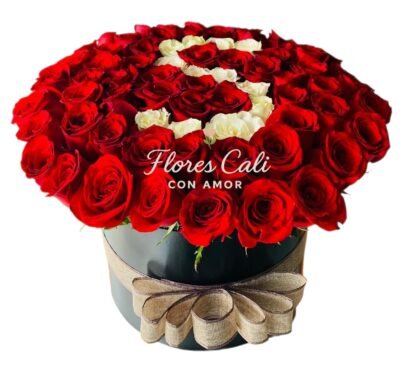 Caja de Rosas Rojas con Inicial Personalizada 09