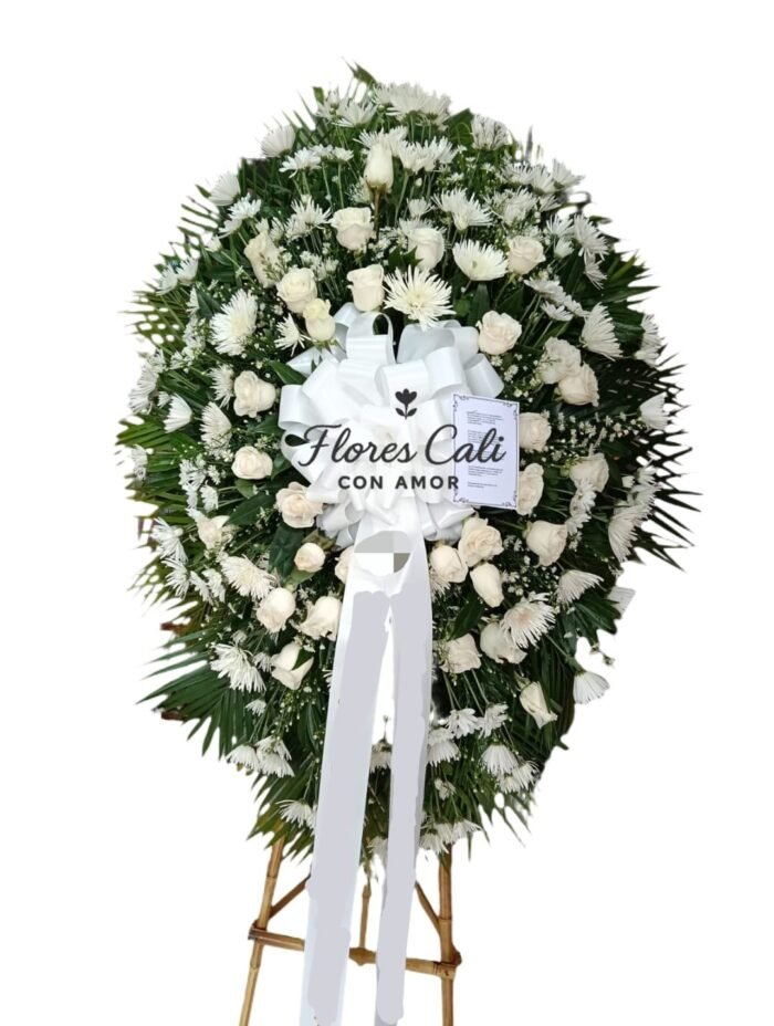 Corona fúnebre blanca clásica con rosas y crisantemos 05