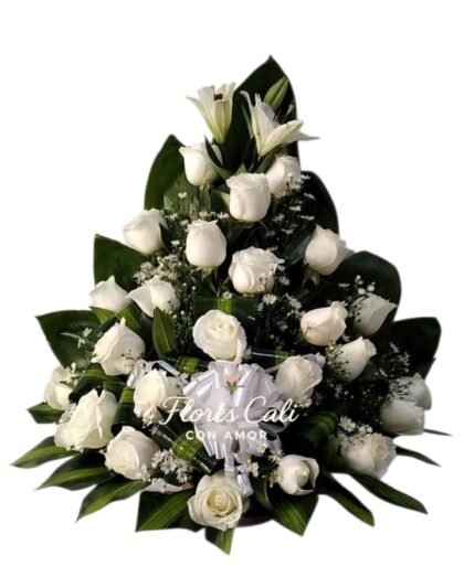 Abanico fúnebre de rosas y lirios blancos 07